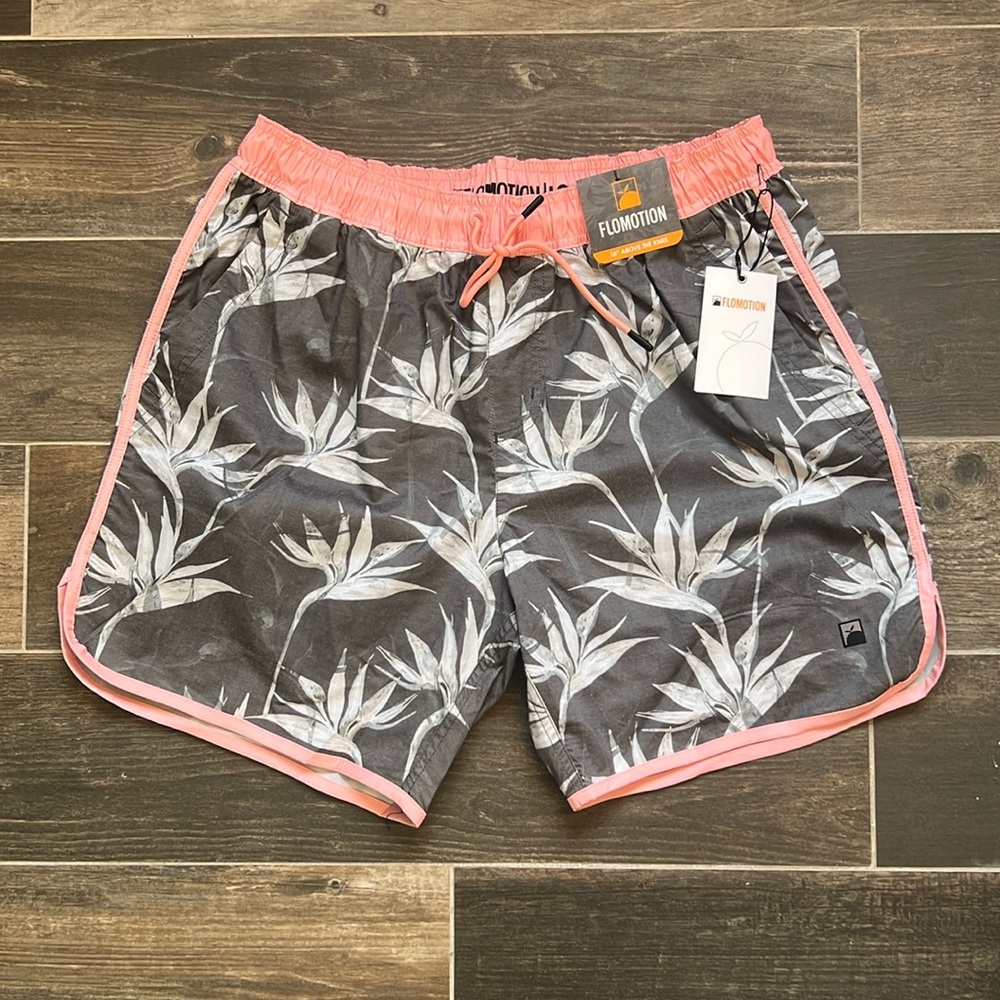 NWT Flomotion Volleyball Shorts